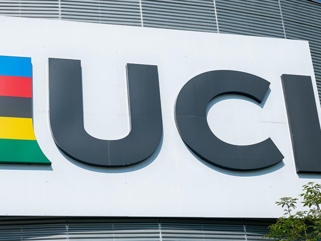 UCI разрешил гонщикам из России и Беларуси участие в международных соревнованиях в нейтральном статусе